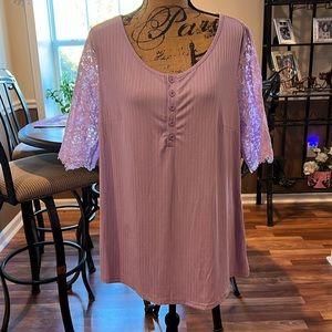 🆑FINAL PRICE‼️ Size XL lilac functional top buttons and lace sleeves top